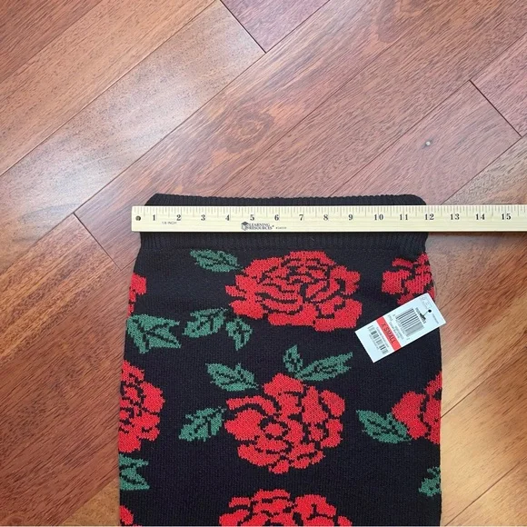 Material Girl Black and Red Floral Mini Skirt - Picture 8 of 10